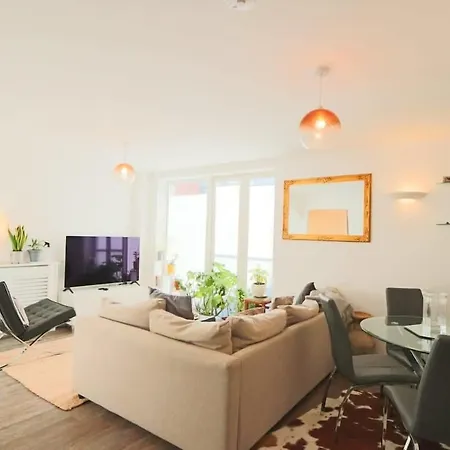 Cooperage 3 Bedroom House בריסטול
